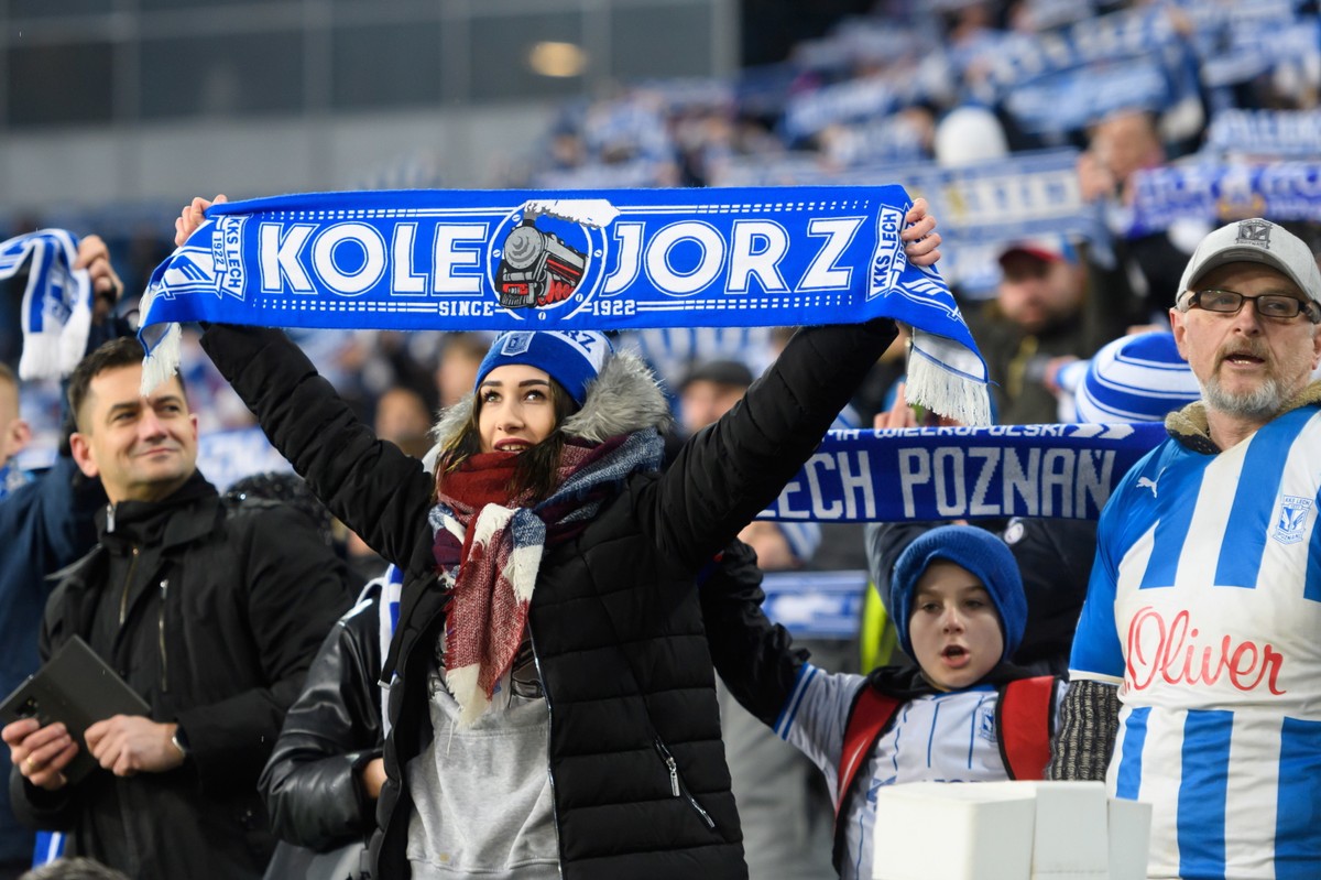 Kibice Lecha Poznań podczas meczu piłkarskiej Ekstraklasy z Lechią Gdańsk