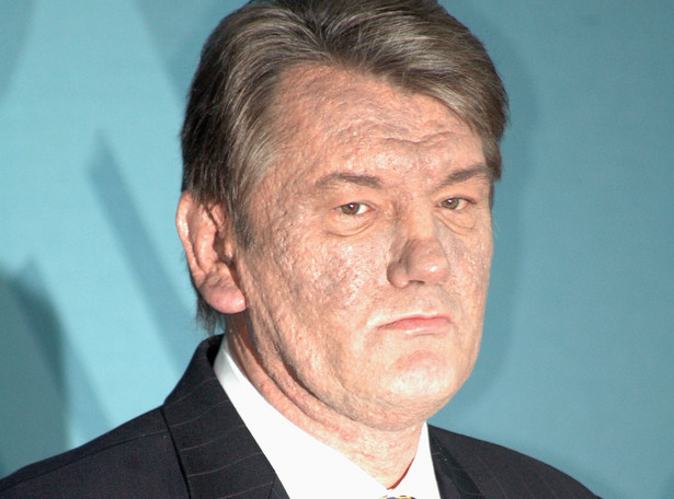 Wiktor Juszczenko ze śladami pozostawionymi na twarzy przez truciznę