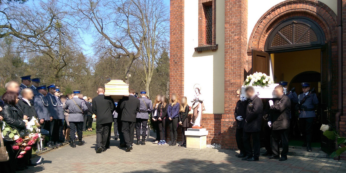 Pogrzeby policynej rodziny po masakrze w Kuźni Raciborskiej