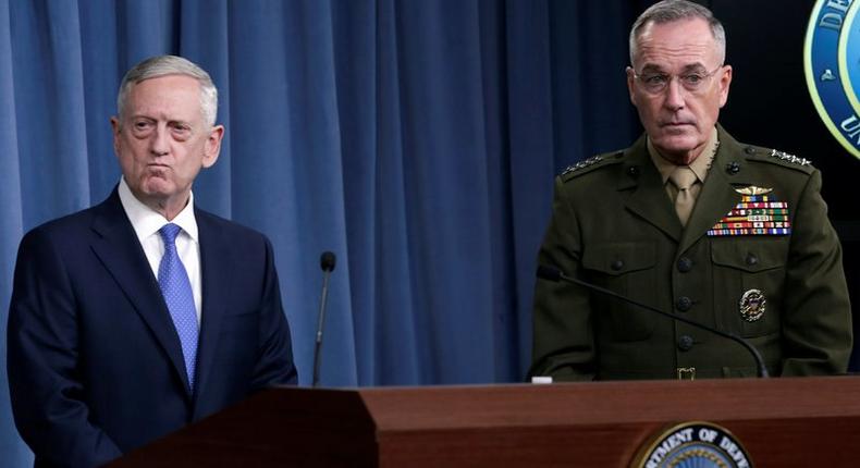 Defense Secretary James Mattis, left, and Joint Chiefs Chairman Marine Gen. Joseph Dunford at a briefing on the campaign to defeat ISIS, May 19, 2017.