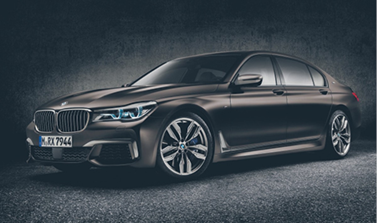 Jazda pod prąd BMW M760Li xDrive fot. Materiały prasowe