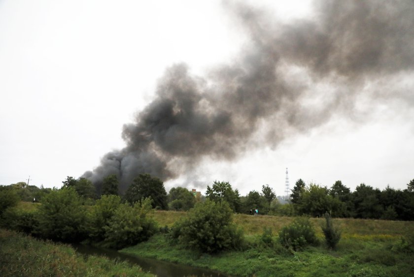 Pożar w Konstancinie-Jeziornej. Czarny dym spowił okolice