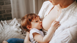 Karmienie mieszane – kiedy dokarmiać niemowlaka?
