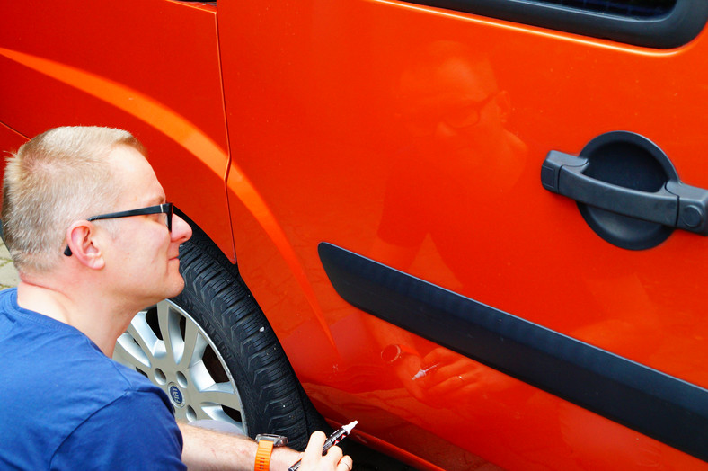 Test flamastra na rysy. Czy Quixx Pen rzeczywiście usuwa rysy? A może