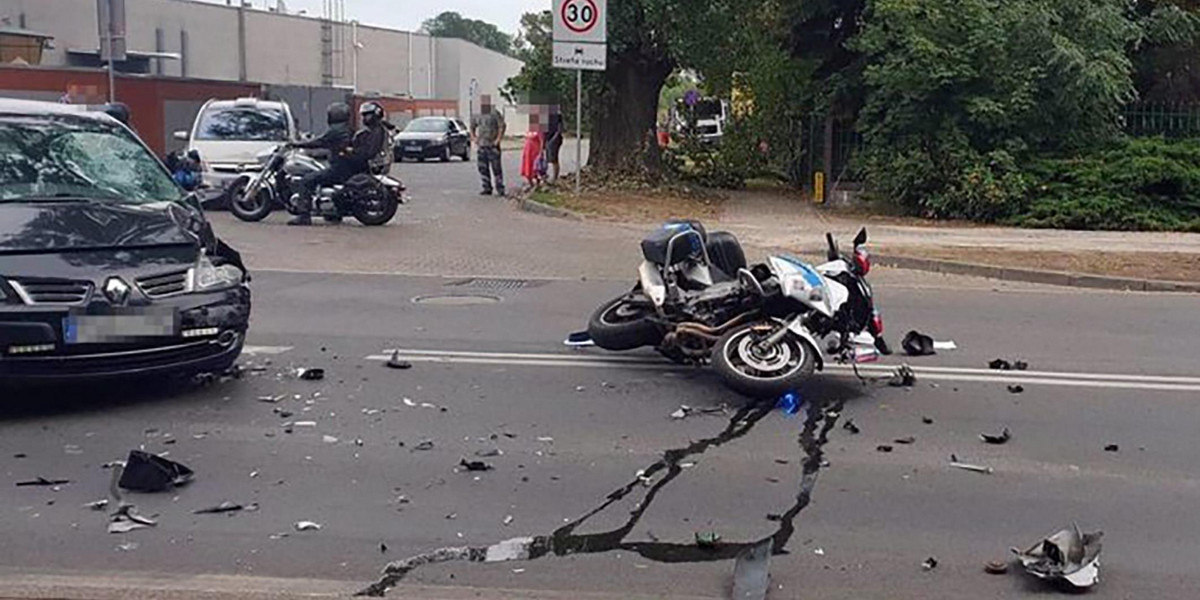 Wypadek z udziałem policyjnego motocyklisty