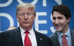 Trudeau żartował z Trumpa podczas szczytu NATO.  Teraz się z tego tłumaczy
