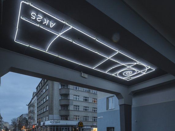 Neon AK25 w Gdyni od Traffic Design
