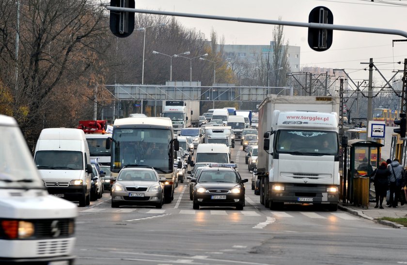 Przebudowa al. Śmigłego–Rydza na odcinku od al. Piłsudskiego  do ul. Przybyszewskiego ruszy w wakacje.