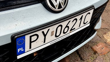 ta opłata to obowiązek. zostało 10 dni. robią zdjęcia aut przed karą