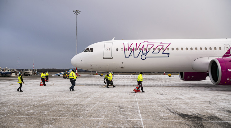 Megérkezett az első, orvosi eszközöket szállító gép Kínából / Fotó: MTI/Szigetváry Zsolt