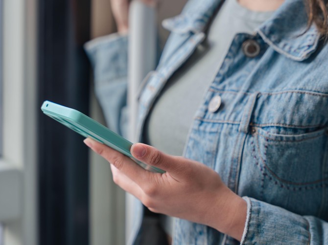 Ovih 5 znakova otkriva da vas partner špijunira preko mobilnog telefona