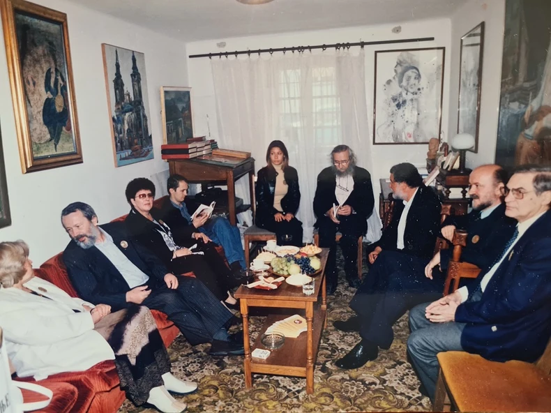 Svetlana Velmar Janković, Stevan Tontić i supruga mu Snežana, Gojko Božović, saradnica, Rihard Pitras, Nenad Grujičić i Žarko Rošulj u Brankovom kolu, 2003