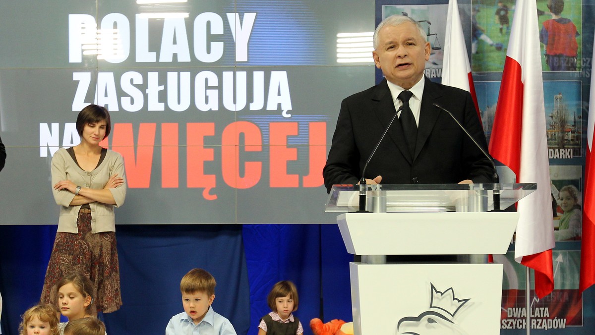 Prezes PiS Jarosław Kaczyński wykluczył dzisiaj możliwość stworzenia koalicji z SLD. - Nie ma ani jednej sprawy polskiej, którą możemy załatwić z SLD - oświadczył w Olsztynie.