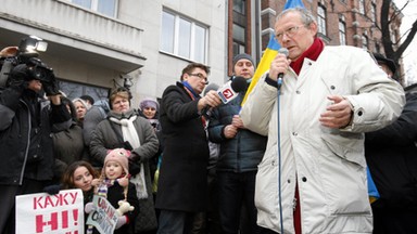 Michnik w "Die Welt": podając rękę Putinowi, trzeba potem liczyć palce