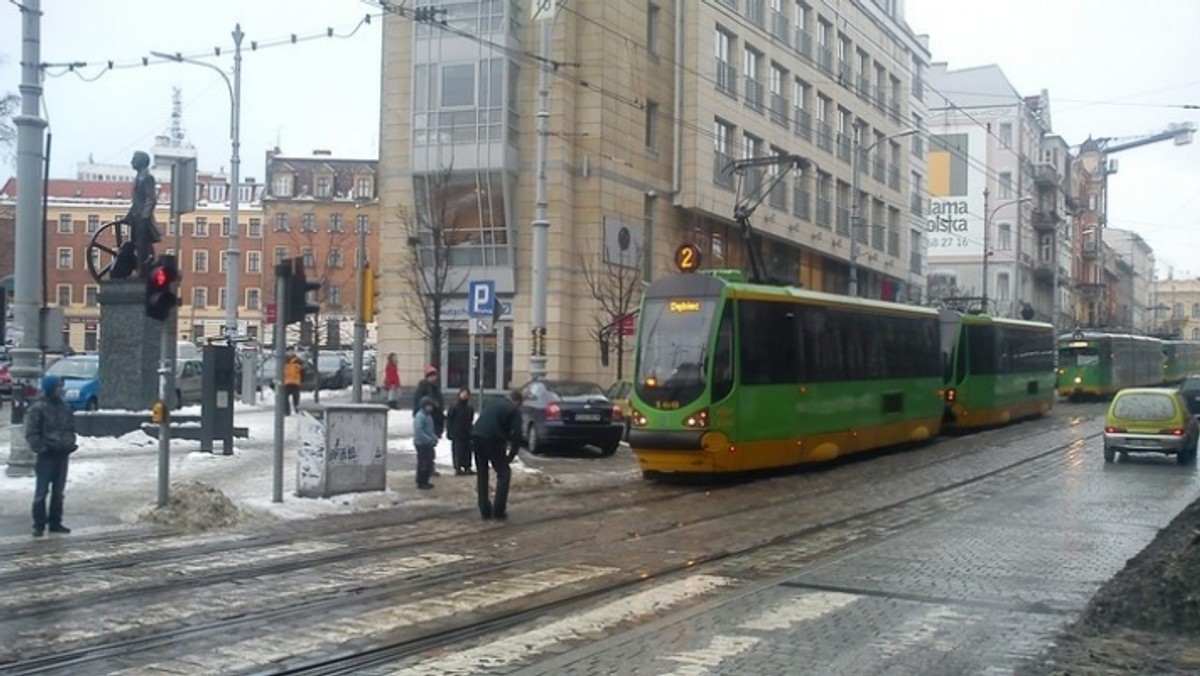 Od 1 sierpnia 2013 r. można już kupować bilety semestralne dla uczniów i studentów. Nowe bilety to efekt przyjętej kilka miesięcy temu przez radnych uchwały Rady Miasta Poznania.