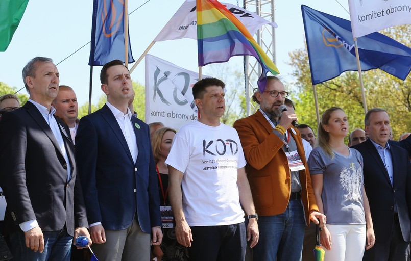 Demonstracja Komitetu Obrony Demokracji i partii opozycyjnych