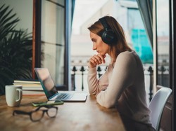 Służbowe spotkania online negatywnie wpływają na... samoocenę. Oto powody