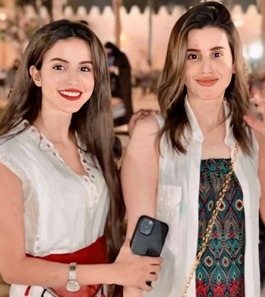 Favzija (levo) sa sestrom Mirjam