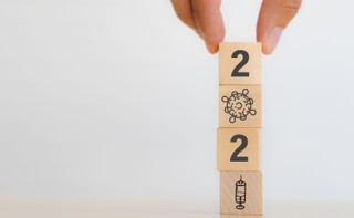 Prof. Gut krytycznie o słowach Bidena: Nie spieszyłbym się z ogłaszaniem końca światowej pandemii