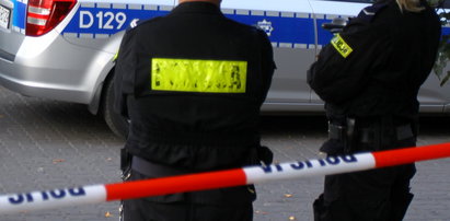 Przerażająca zbrodnia w Pułtusku. 40-latek odnaleziony na klatce schodowej