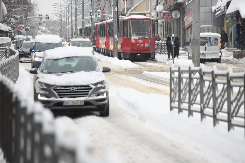 Automehaničar otkrio nekoliko trikova za vožnju po snegu i ledu
