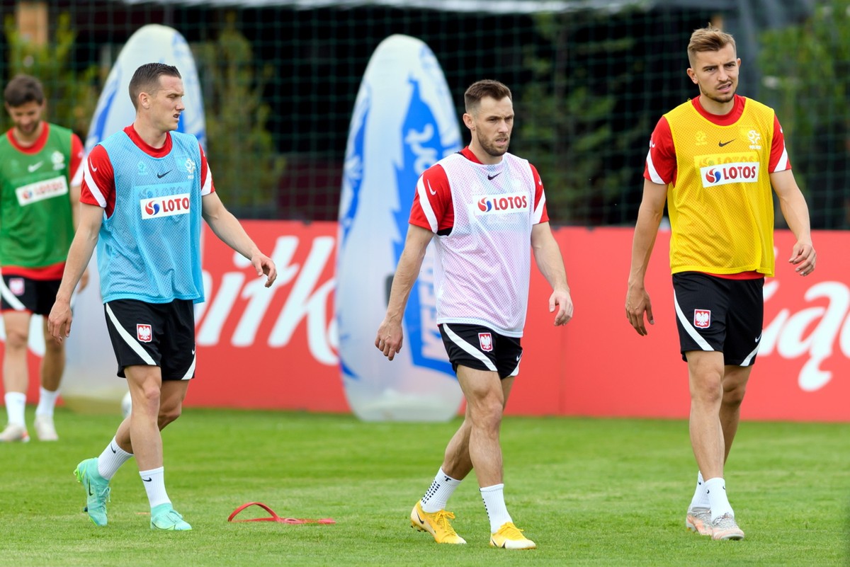 Piotr Zieliński (L), Maciej Rybus (C) i Michał Helik (P) na treningu podczas zgrupowania reprezentacji Polski
