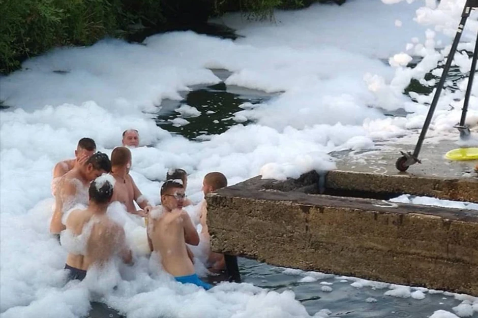 Top za ispaljivanje pene u Ukrinu