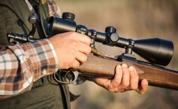 śmiertelny wypadek na polowaniu. myśliwy postrzelił kolegę