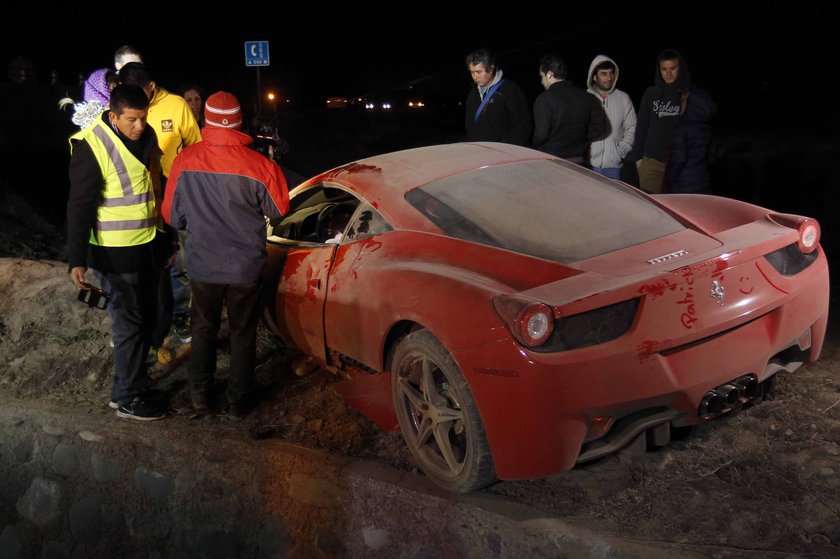 Arturo Vidal miał wypadek! Rozbił Ferrari!