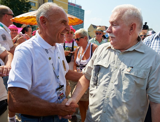 Lech Wałęsa strzałem z pistoletu rozpoczął Tour de Pologne