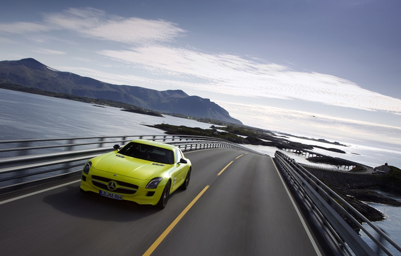 Mercedes SLS AMG E-Cell – z e-pięknem trzeba obcować