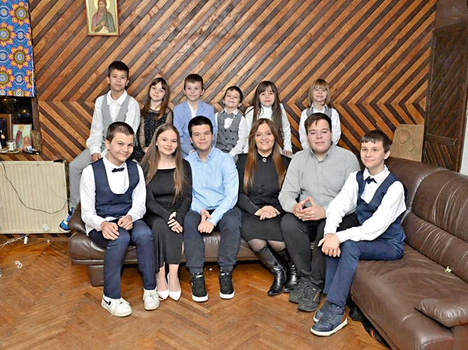Maja iz Kraljeva je samohrana majka jedanaestoro dece i ovo je njihov život