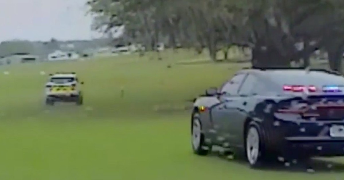 Dash cam video shows a bumpy police chase through a golf course in ...