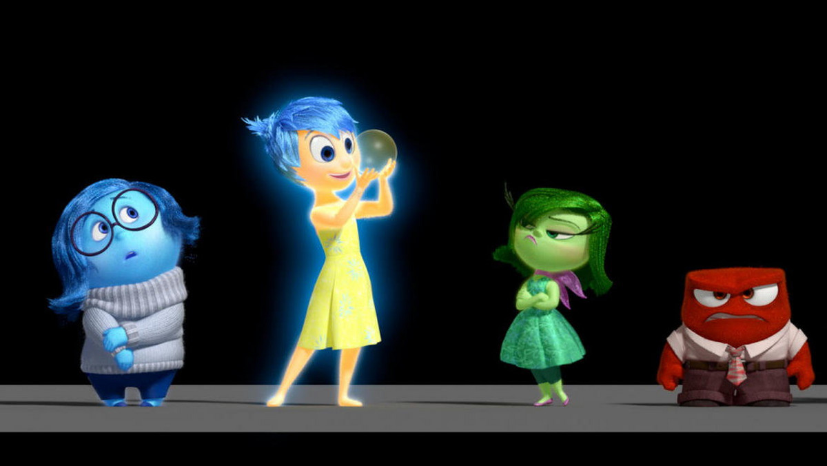 Półtoragodzinny seans produkcji teamu Disney-Pixar jest jak dobra wizyta u psychoterapeuty. Choć operuje prostymi terminami, diagnozy są niezwykle trafne. Film Pete'a Doctera w bezpretensjonalny i inteligentny sposób bawi i wzrusza. 29 lutego w trakcie trwania 88. ceremonii wręczenia nagród Amerykańskiej Akademii Filmowej film otrzymał Oscara w kategorii Animacja pełnometrażowa.