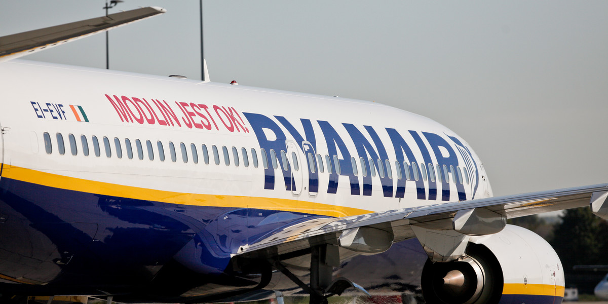 Ryanair jest jedyną linią lotniczą, która regularnie lata z lotniska w Modlinie. W 2018 roku zaoferuje stamtąd 53 połączenia