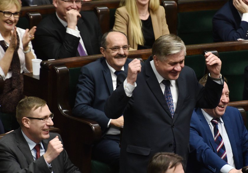 Krzysztof Jurgiel, minister rolnictwa w Sejmie podczas nocnych obrad