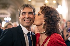 Sin Sofije Loren OŽENIO SE 20 GODINA MLAĐOM, zbog supruge PREŠAO U PRAVOSLAVLJE, majka mu nije došla na svadbu! Mladenci u NOŠNJAMA stali pred oltar