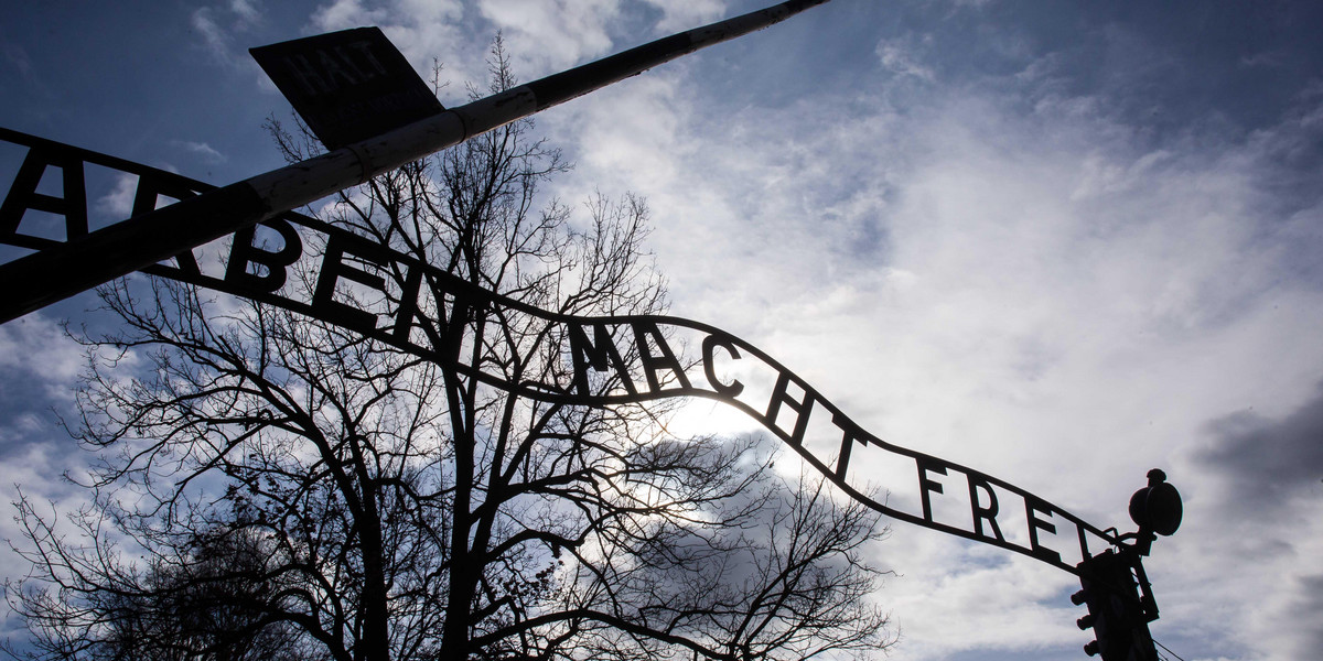 Izraelczyk nasikał na pomnik w Auschwitz. Teraz sam prosi o karę