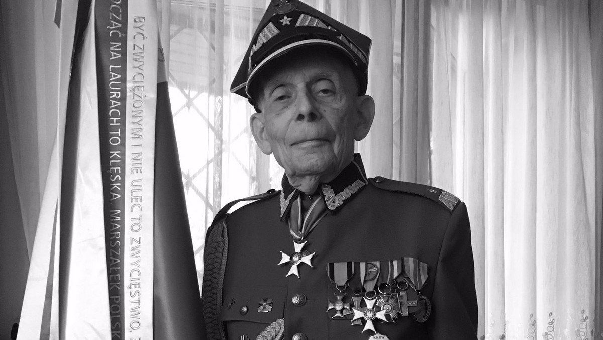 Prezydent Andrzej Duda złożył kondolencje po śmierci gen. Tadeusza Bieńkowicza ps. Rączy. Kawaler Orderu Virtuti Militari zmarł w piątek w wieku 96 lat. Nie lękał się ani niemieckich, ani sowieckich lanc i dział - napisał prezydent w sobotę na Twitterze.