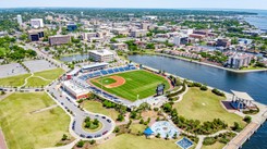 Stadion drużyny Pensacola Blue Wahoos do wynajęcia na... portalu Airbnb