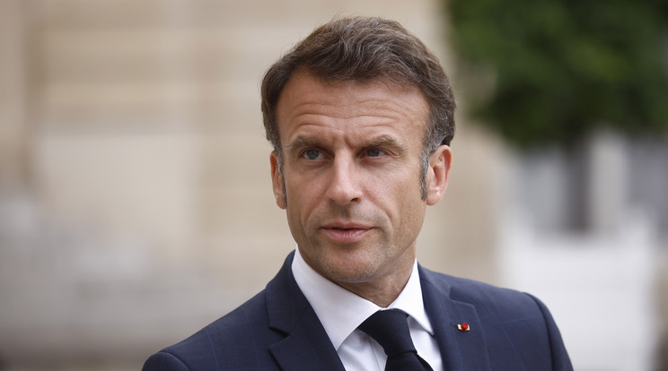 Emmanuel Macron francia elnök bajban: egy koncerten bukott le, míg Franciaország lángokban áll /Fotó: EPA - Yoan Valat