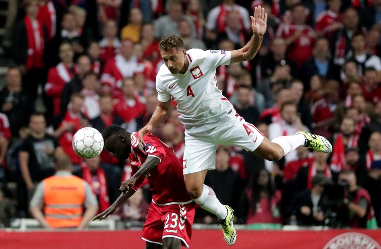 Thiago Cionek (P) i Pione Sisto (L)