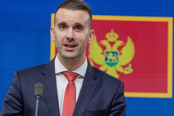 "MOŽDA PUTIN PRETI DA ĆE IZAĆI U JAVNOST" Spajić detonirao BOMBU: Milova DPS 2011. preuzela obavezu da Crna Gora neće ući u EU ako to ne odgovara Rusiji