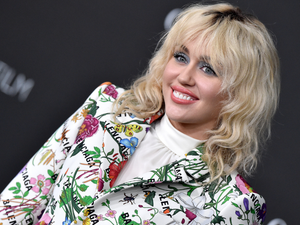 Miley Cyrus meztelen videóval promózza új dalát