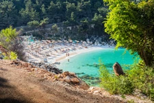Obłędne plaże, a turystów mało. Nieodkryta perełka na Morzu Śródziemnym