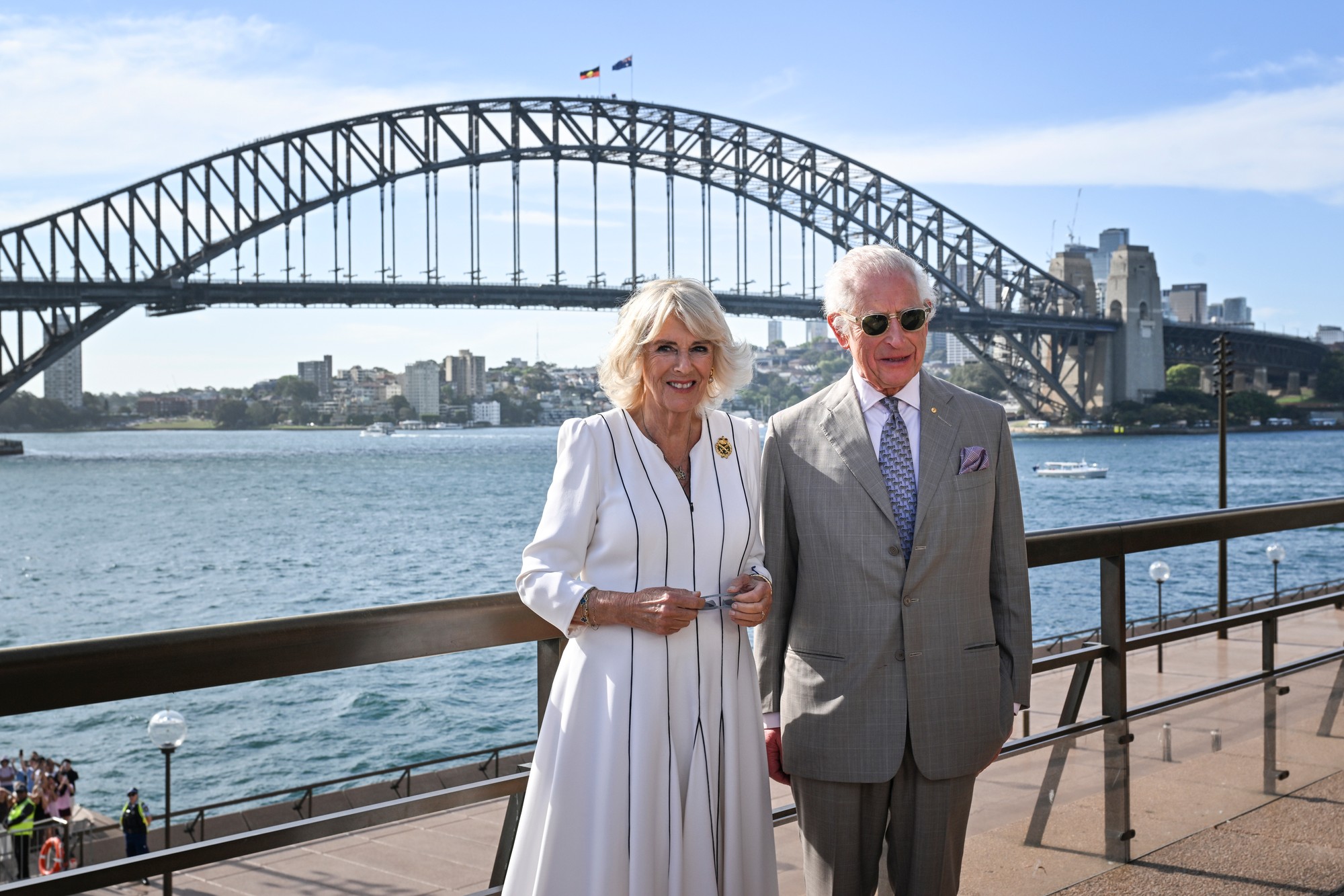 Britský kráľ Karol III. a kráľovná Camilla v Sydney.
