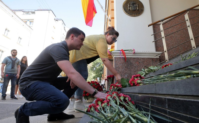 W czwartek po południu kierowca furgonetki wjechał w tłum na promenadzie Las Ramblas w centrum Barcelony, zabijając co najmniej 13 osób i raniąc około 130 osób.