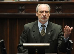 "Resort obrony ujawnia mediom tajemnice państwowe"