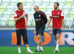 Smuda zwolnił piłkarzy z treningu, by zagrali w... reklamie