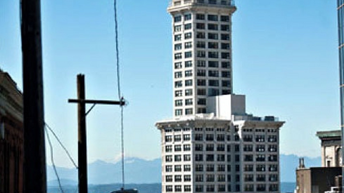 W mierzącym 110 metrów wysokości penthousie Smith Tower mieszka jedna z najszczęśliwszych rodzin w całym Seattle. Franklinowie koszmar przeżywali jedynie w trakcie przeprowadzki...